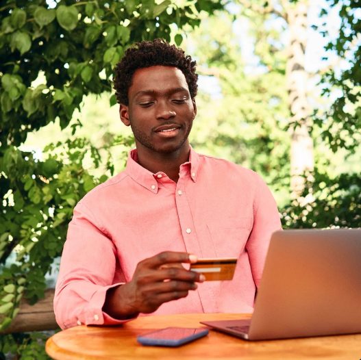 découvrez nos offres de banque en ligne et bénéficiez d'une prime de 250€ pour l'ouverture de votre compte. profitez d'une gestion simplifiée de vos finances, d'une assistance 24/7 et d'outils modernes pour optimiser votre épargne.