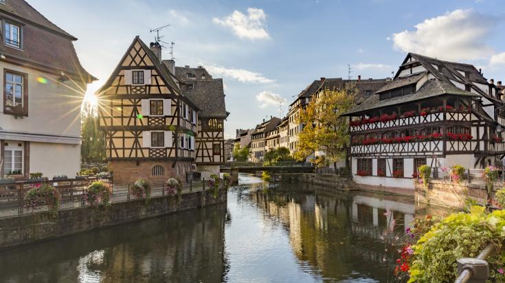 découvrez les dernières tendances du marché immobilier à strasbourg en mai, avec une analyse des raisons derrière la chute des prix et ce que cela signifie pour les acheteurs et investisseurs. restez informé des opportunités à saisir dans la capitale alsacienne.