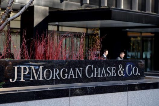 découvrez comment les banques américaines font face à la crise actuelle, les causes sous-jacentes et les impacts sur l'économie. analyse approfondie des défis et des réponses adoptées par les institutions financières.