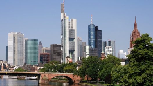 découvrez les solutions de bancassurance proposées par le crédit mutuel en allemagne. profitez d'une offre complète alliant services bancaires et assurance pour répondre à vos besoins financiers en toute confiance.